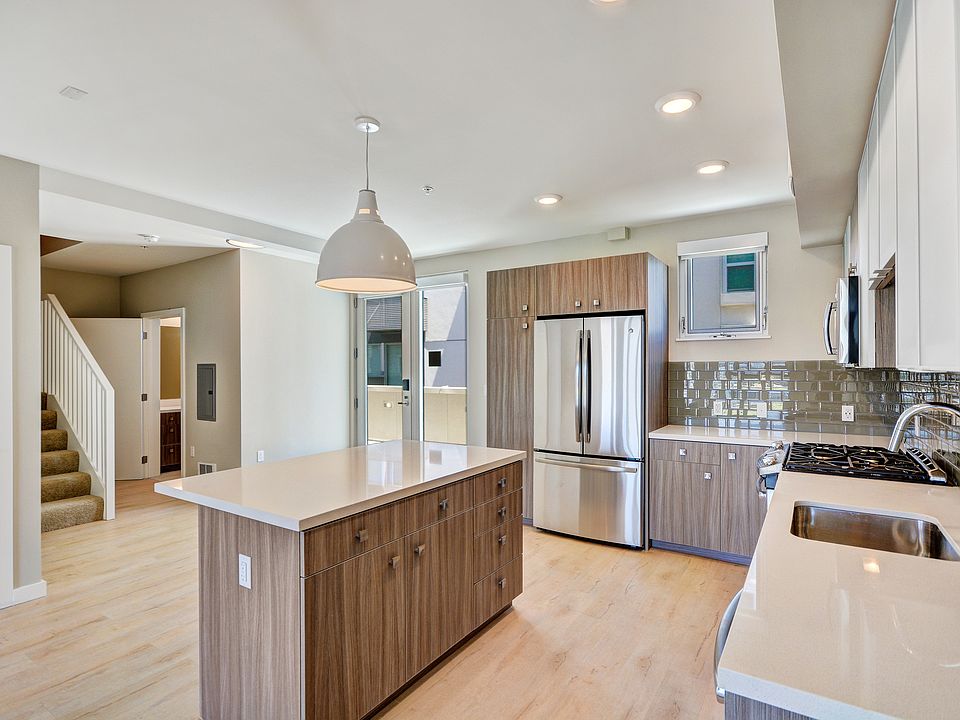 Top floor, dual level townhomes feature the Prism Design Package