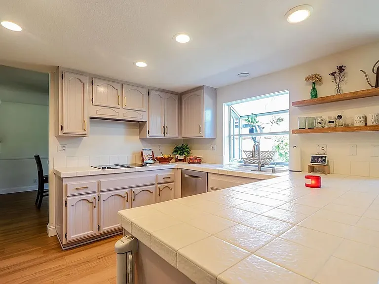 25051 Katie Ave — Photo 12
