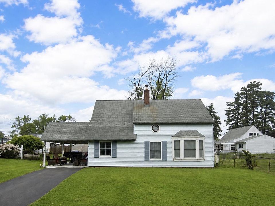 1st image of 6 Apricot Ln