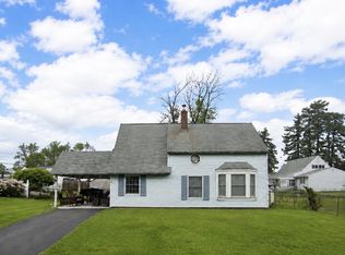 6 Apricot Ln, Levittown, PA 19055