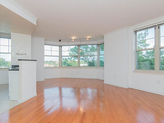 3rd image of 300 Mamaroneck Ave APT 537