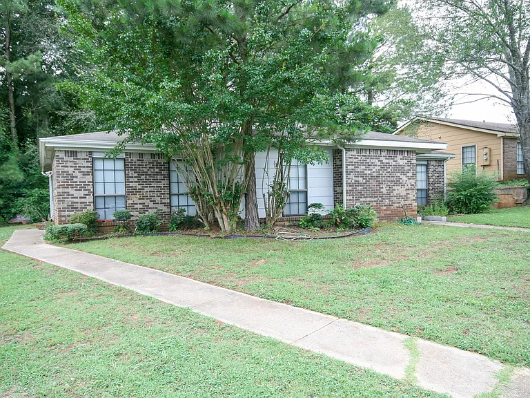 104B Westscott Dr — Photo 1