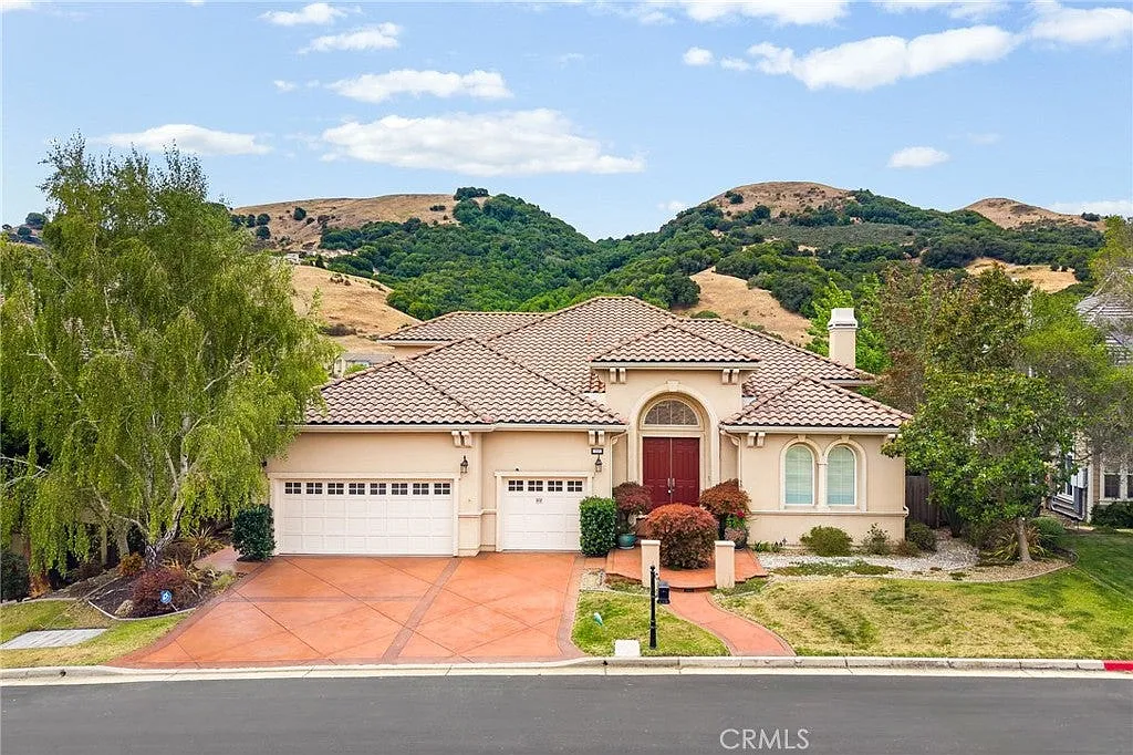5 bed, 4.5 bath, 5053 sqft, $9,800 — Photo 1