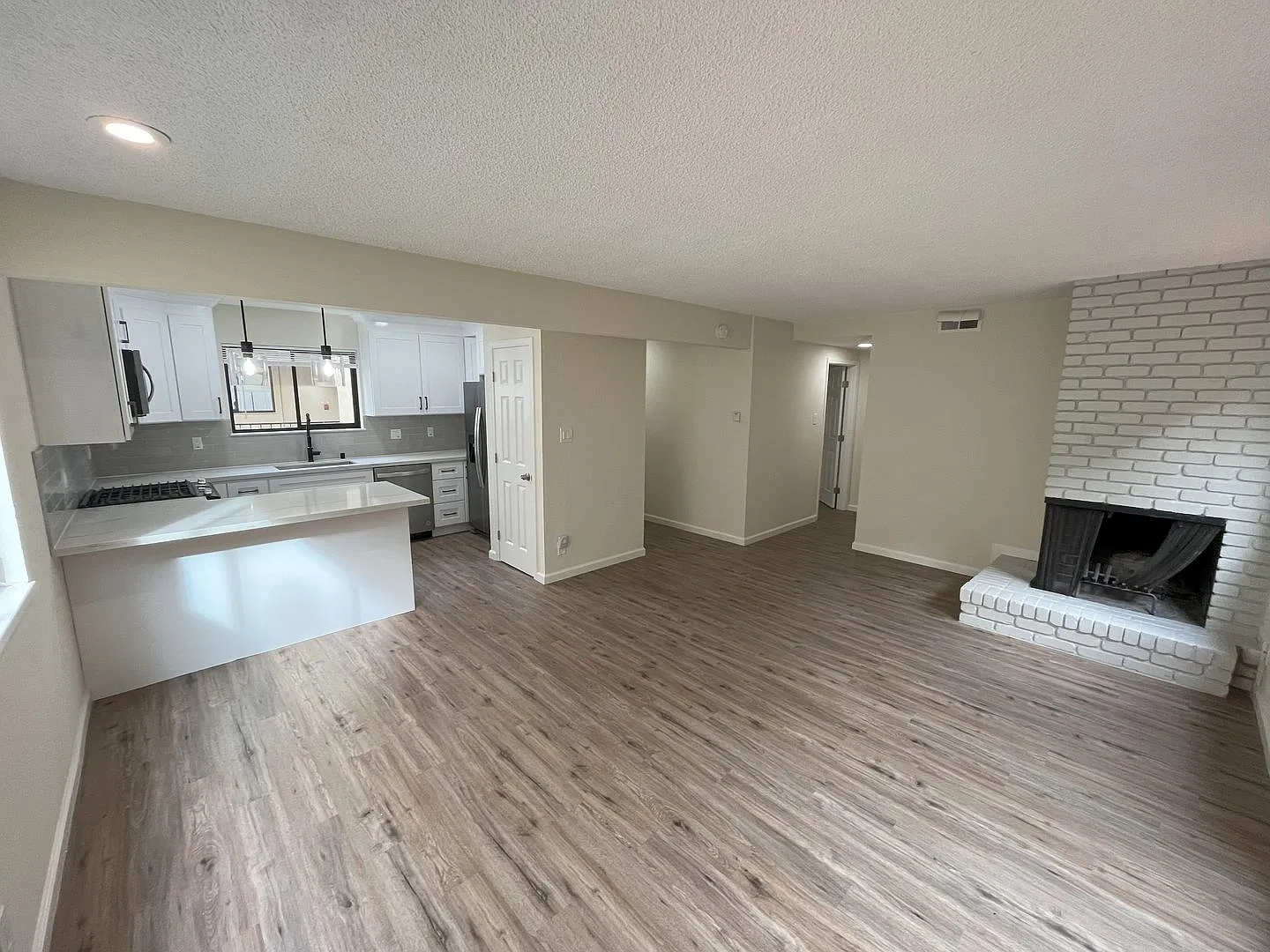 Newly Renovated Two Bedroom w/ Private Back Deck & Shared Rooftop Deck! — Photo 1