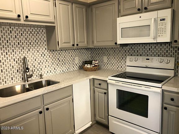 5th image of 2201 E PINCHOT Avenue #16