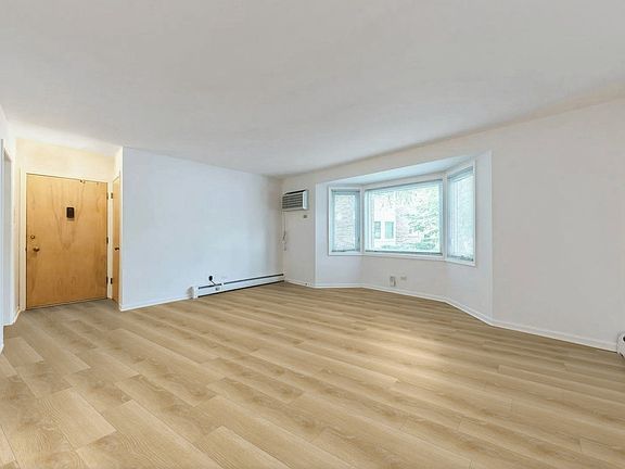4th image of 206 N Somerset Ln