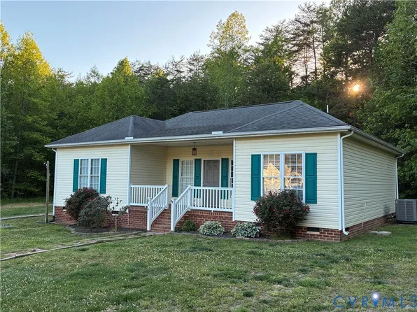 269 Willow Farm Ln, Bumpass, VA 23024