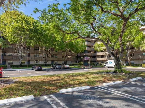 901 Colony Point Cir APT 521, Pembroke Pines, FL 33026