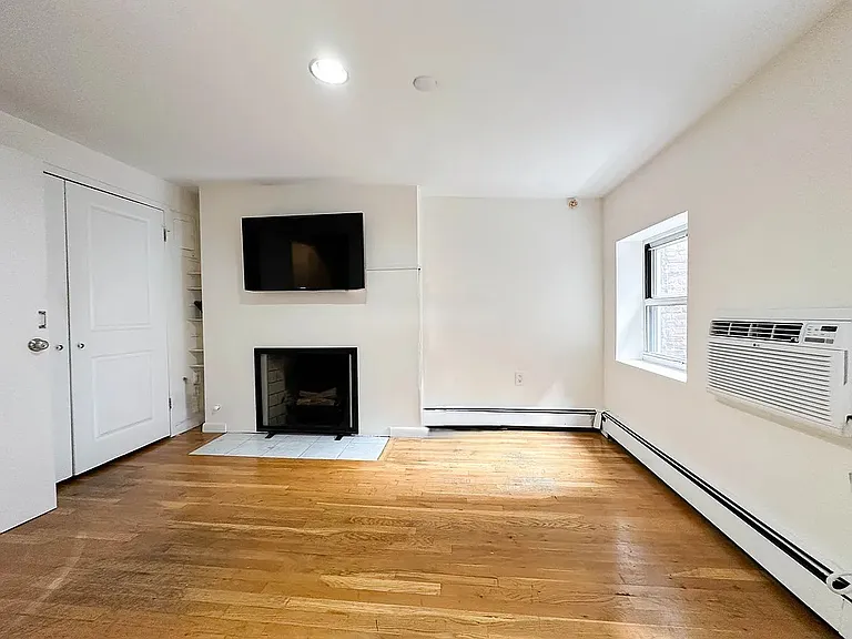 34 E 20th St #5 — Photo 6