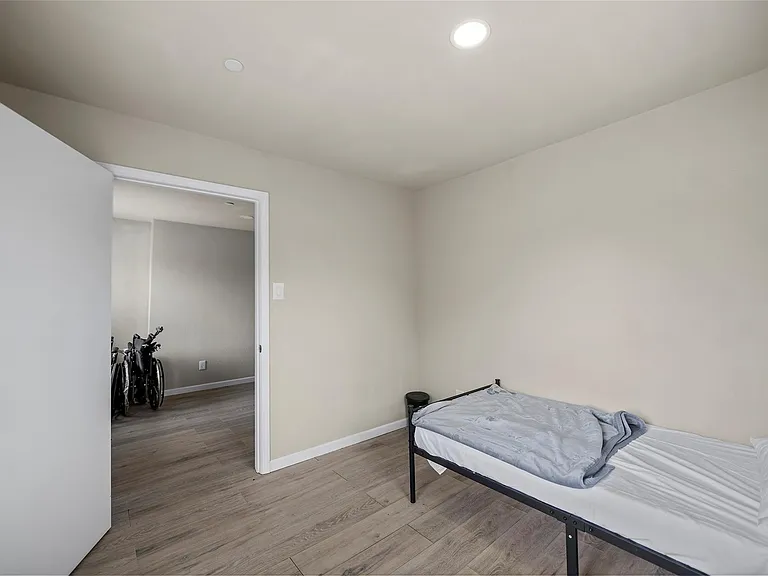 22114 Merrymount Dr — Photo 31