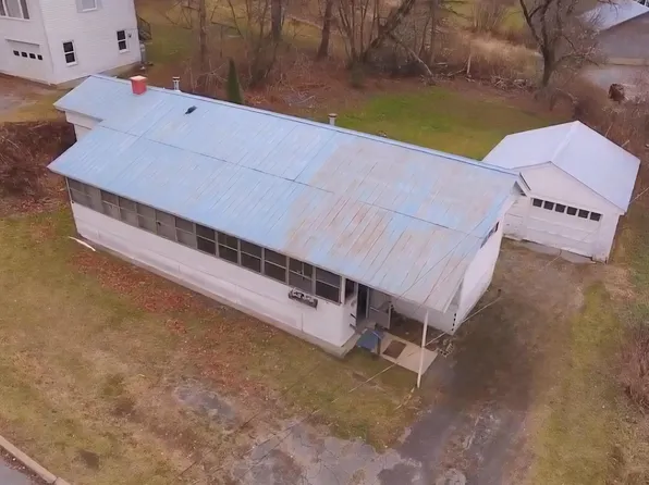 30 Mountain Ave, Saint Johnsbury, VT 05819