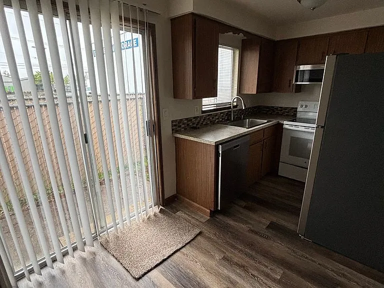 1 Bedroom 1 Bathroom at Hollywood Park Apartments — Photo 21