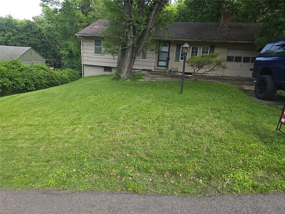 1st image of 105 E 96th St