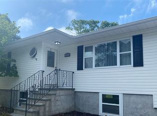 41 Ranch Dr, Shirley, NY 11967