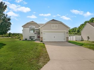 3827 Creek Way Dr SE, Kentwood, MI 49512