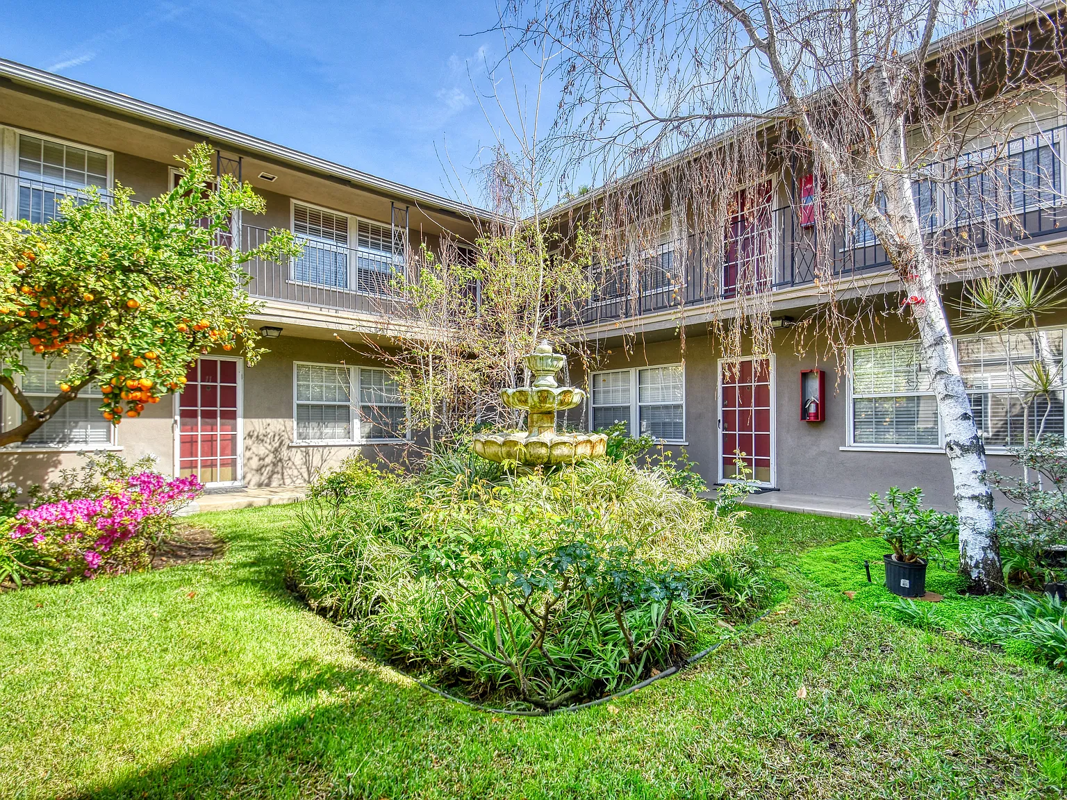 Lillian Way Apartments — Photo 4