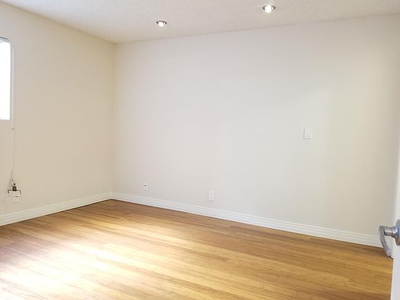 4th image of 860 S Ardmore Ave APT 111