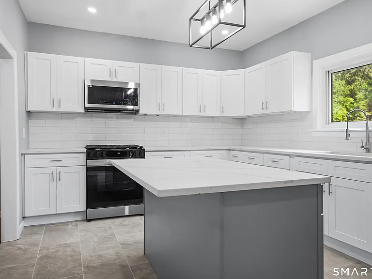275 Riverview Ave — Photo 9