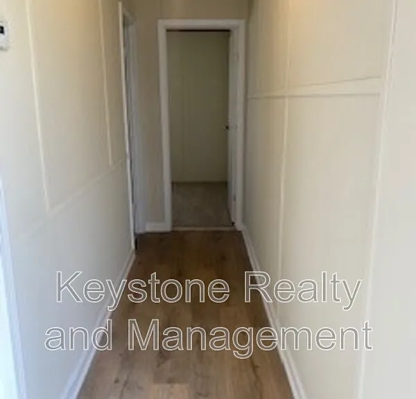 721 Trevor Ln — Photo 2