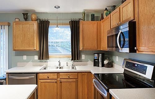 5th image of 130 Salinger Dr