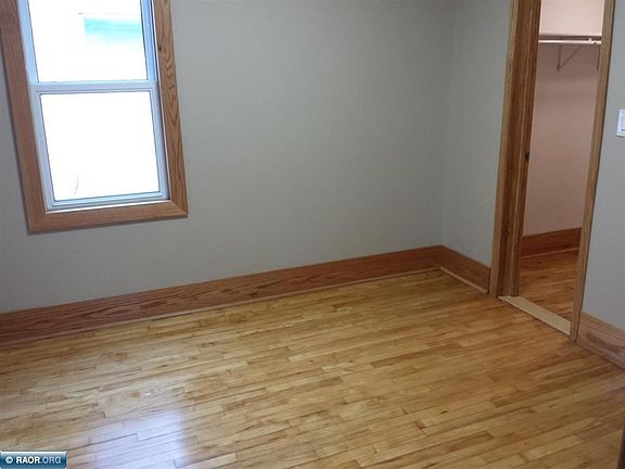 Bedroom w/walk-in closet