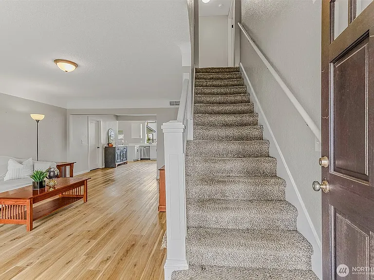 116 NE James St — Photo 2