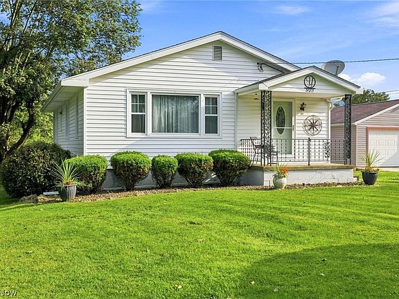3rd image of 923 Myler Rd