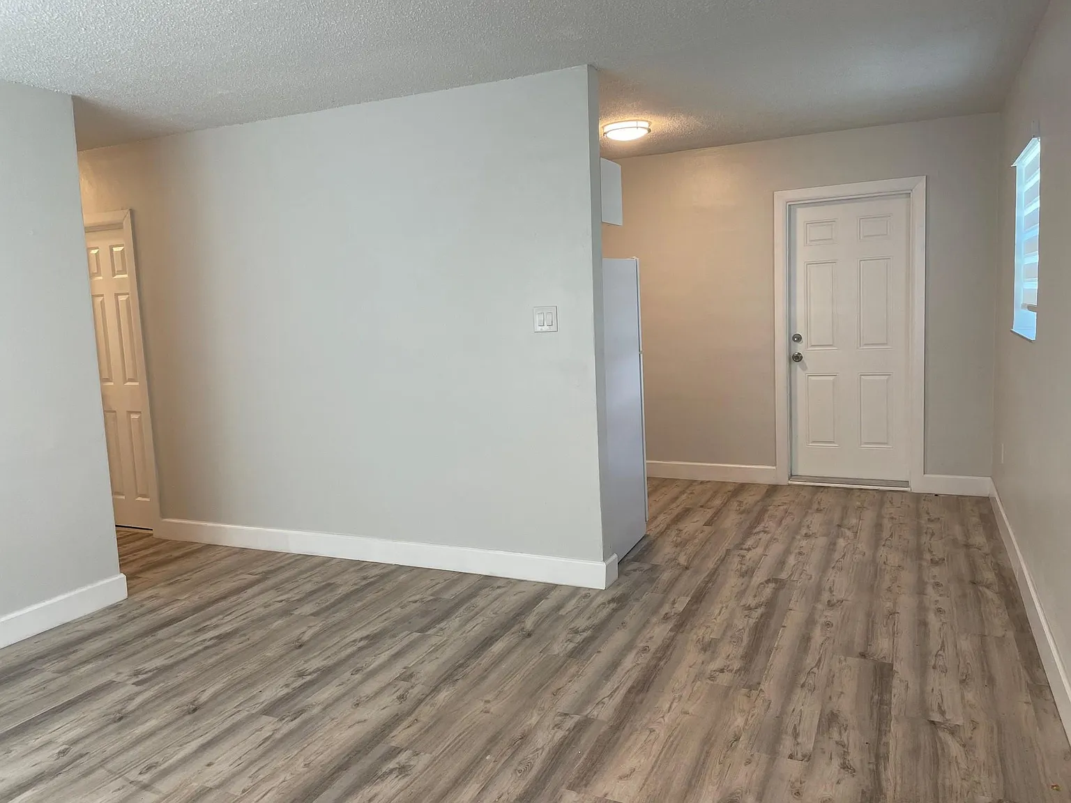 3 bed, 2.0 bath, 920 sqft, $3,000 — Photo 3