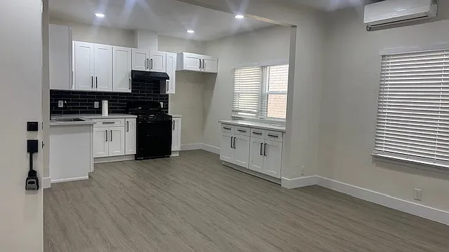 739 1/2 S Chevy Chase Dr #739-1/2 — Photo 10