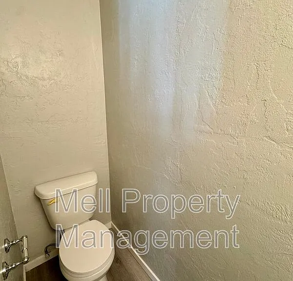 526 Holly Ln — Photo 17