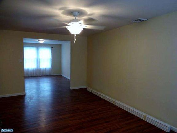 5th image of 258 N Dennis Dr