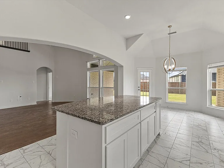 1600 Lake Grove Dr — Photo 6