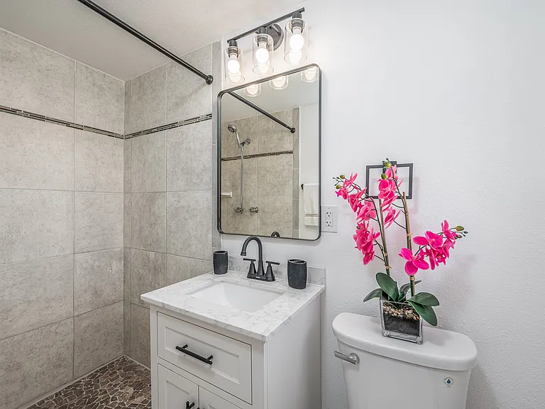 1811 Rhoades Ter — Photo 11