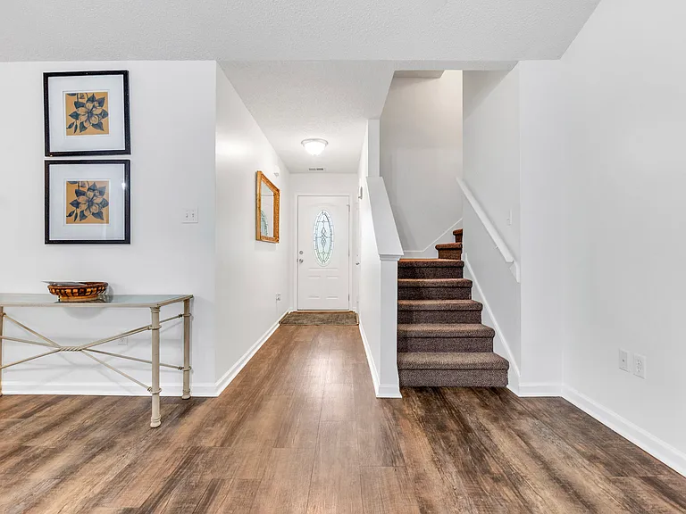 8301 Manhatten Dr — Photo 18