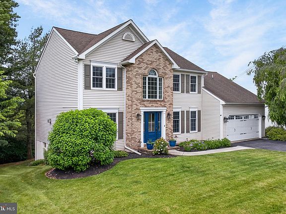 3rd image of 112 Hawthorne Dr