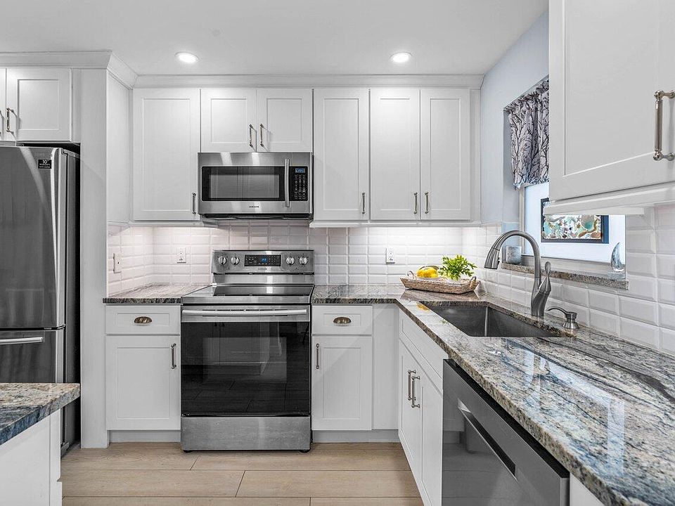1st image of 1511 SE 15th Court #104