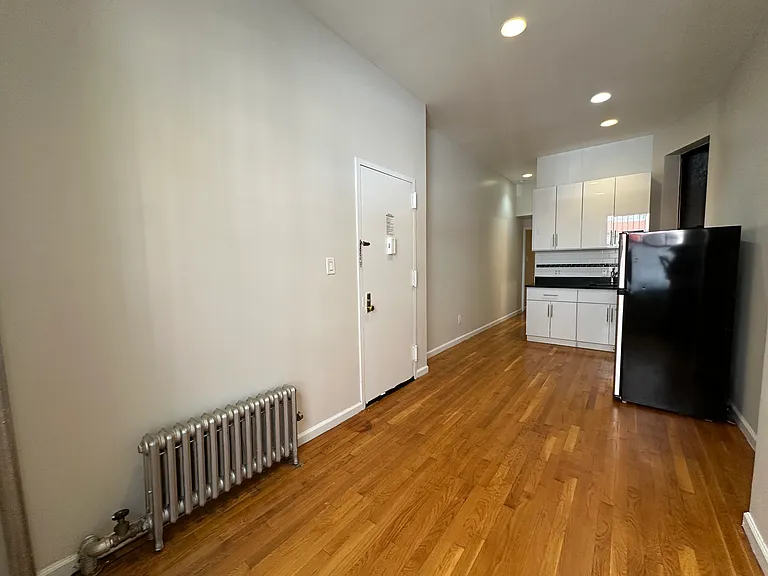 346 W 36th St #1C — Photo 6