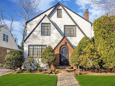 98 Chestnut Avenue, Floral Park, NY, 11001