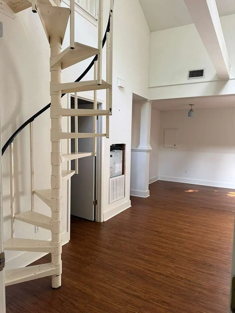Building Photo - 507 S Jackson St #D