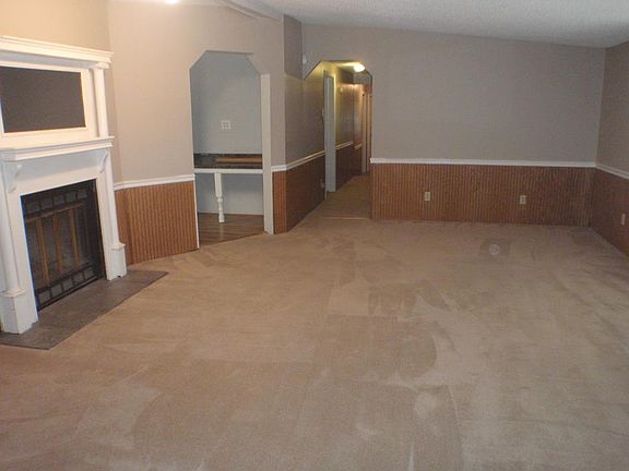 3rd image of 80 Carriage Hill Pl