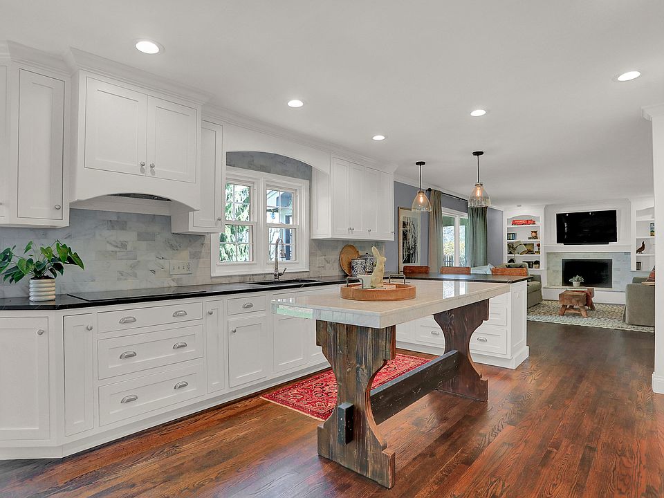 2nd image of 105 Lynn Ct