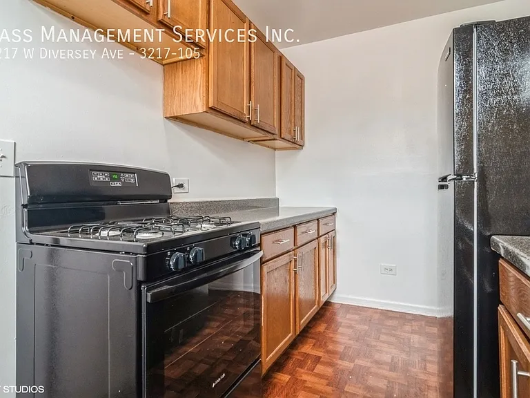 3213-23 W Diversey Ave — Photo 2