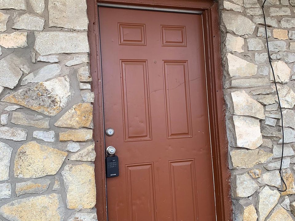1st image of 1014 S Waco St #9