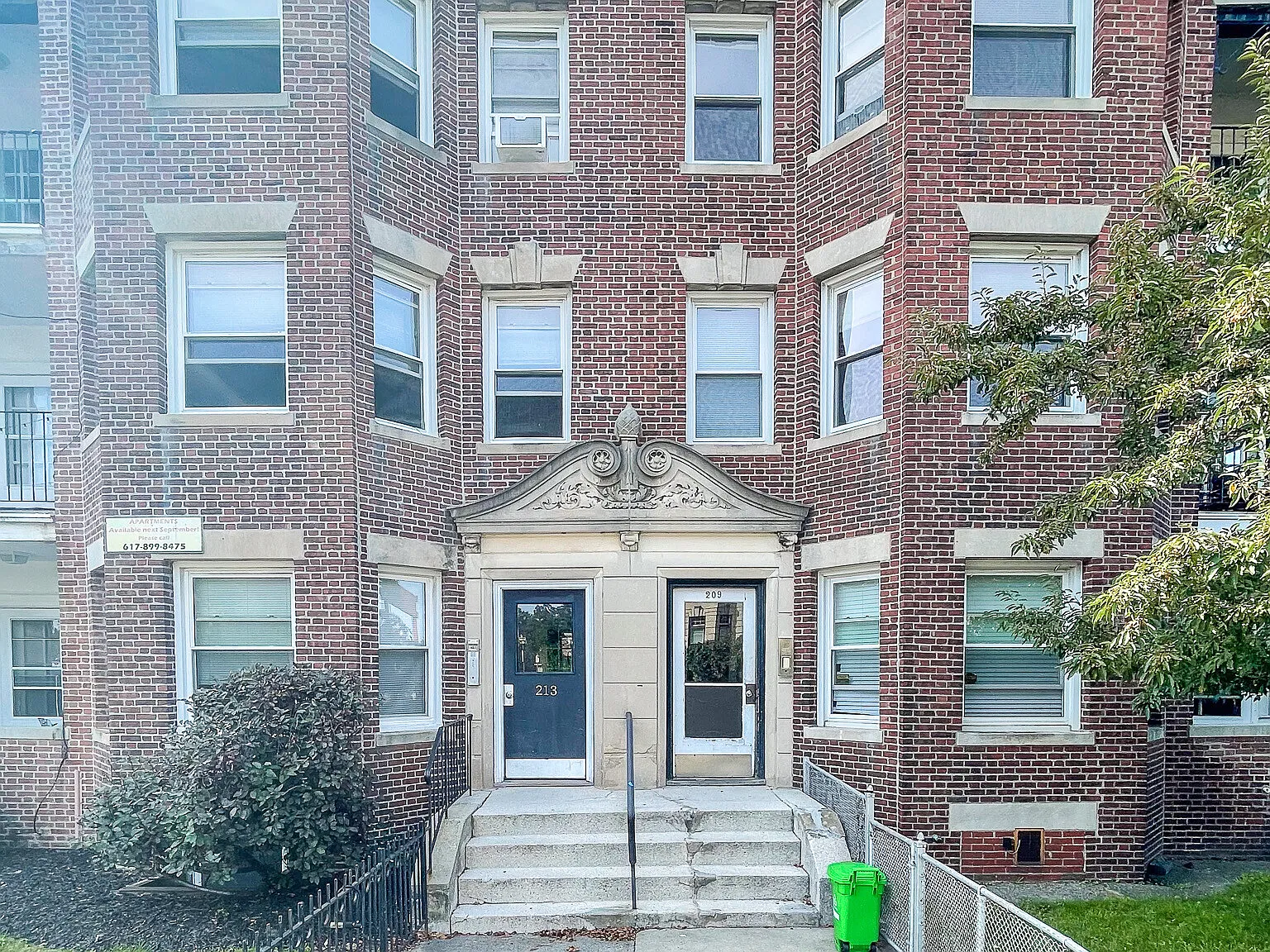 4 bed, 1900 sqft, $6,000 — Photo 2
