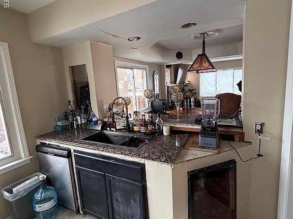 5th image of 5025 Haverhill St