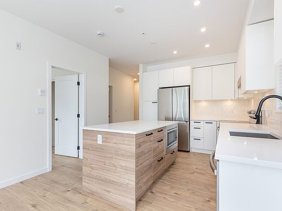 4th image of 33920 Best Ave #112