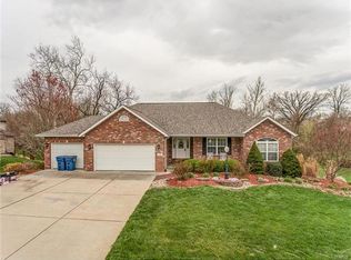 128 Oakland Dr, Troy, IL