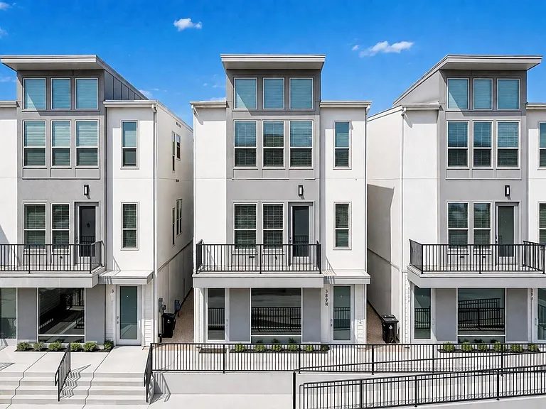 389 N Centro Cir #B — Photo 1