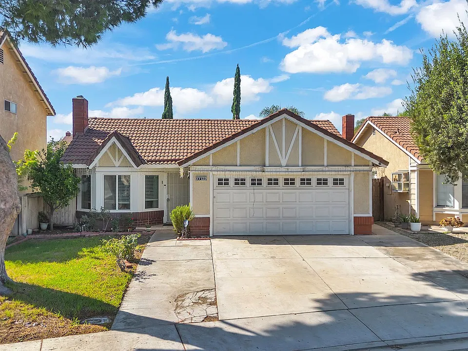 11322 Oakwood Dr