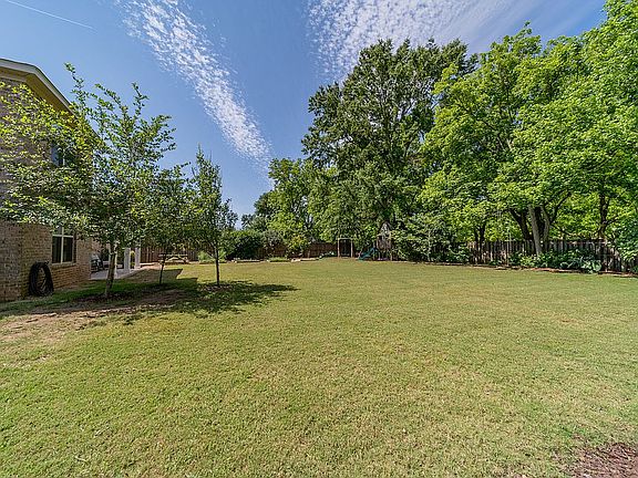 3rd image of 25029 Planters Dr